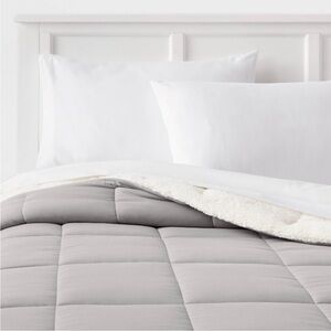 NWT Room Essentials Faux Shearling Microfiber Reversible Comforter